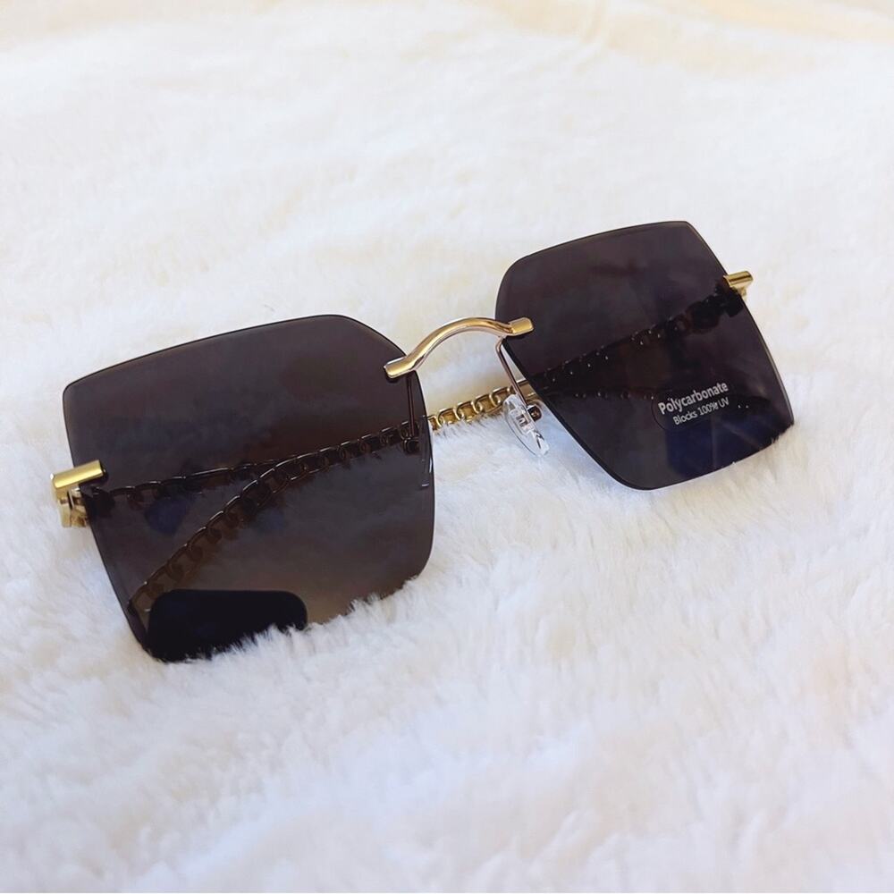 Skyla Black & Gold Chain Link Oversized Sunglasses - Picture 5 of 11
